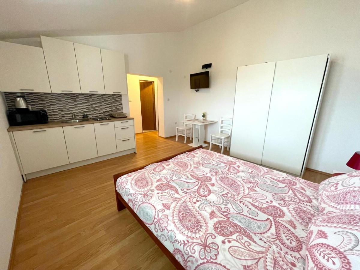 Villa Julie Ядраново Екстериор снимка